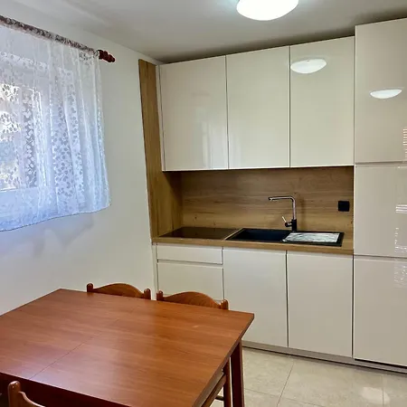 Apartment Sara Njivice Exterior photo